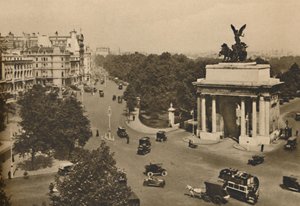 Piccadilly en de Quadriga van Constitution Hill, c1935 door Unbekannt