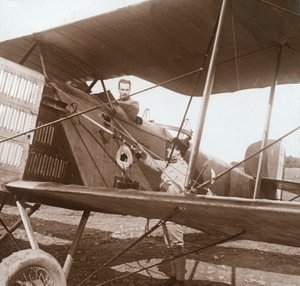 Piloot in dubbeldekker, ca. 1914-1918