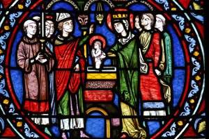 Poissy collegiale kerk. Glas-in-loodraam. Doop van Saint Louis, Poissy, Frankrijk