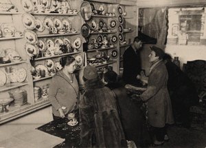 Voorvertoning voor de veiling van de eigendommen van de Romanov Tsarenfamilie, Moskou door Unbekannt