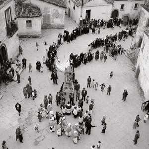 Processie van Geselaars, Albano di Lucania, Potenza, Basilicata, Italië (zw/w foto)