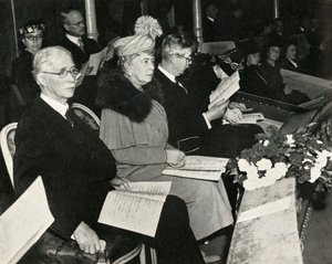 Koningin Mary bij het Dankfeest voor de Overwinning concert, Royal Albert Hall door Unbekannt