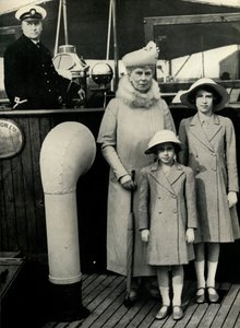 Koningin Mary met haar kleindochters, 1930s, 1951 door Unbekannt