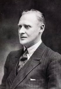 R J Mitchell, Engelse vliegtuigontwerper, ca. 1933