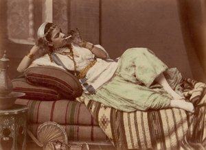 [Liggende Vrouw die Rookt], 1870-90 door Unbekannt