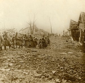 Relief infanterie bij de aanval op Douaumont, Noord-Frankrijk door Unbekannt
