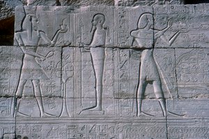Reliëf toont Ramses II voor Ptah, Het Ramesseum, Tempel van Ramses II, Luxor, Egypte, ca. 1250 v.Chr. door Unbekannt