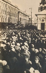 Revolutionaire menigten op de Tverskaya, Moskou, Rusland, c1905-c1917 door Unbekannt