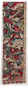 Rechterhelft van een paar borduurwerk bedgordijnen in de Bizarre stijl, 1710-1720 door Unbekannt