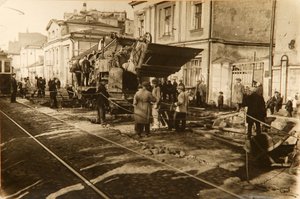 Wegwerkzaamheden in Tverskaya Street, Moskou, USSR, jaren 1920 door Unbekannt