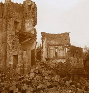 Verwoeste kerk, Trésauvaux, Noord-Frankrijk, ca. 1914-ca. 1918 door Unbekannt