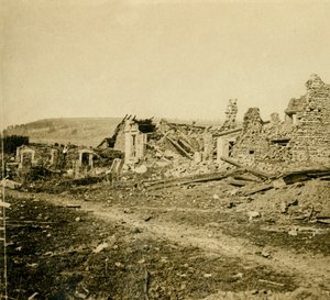 Ruïnes van Les Éparges, Noord-Frankrijk, ca. 1914-ca. 1918 door Unbekannt