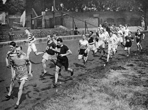 Halve mijl lopen op de Civil Service Sports dag, Stamford Bridge, Londen