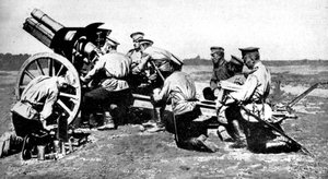 Russische houwitser bij oefenvuur, Eerste Wereldoorlog, 1914 door Unbekannt