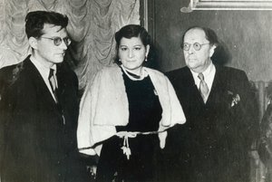 Russische componist Dmitri Shostakovich, zangeres Maria Maksakova en schrijver Aleksey Tolstoy, 1943