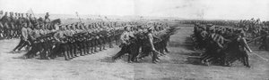 Russische troepen paraderen tijdens het bezoek van de Franse president Raymond Poincaré aan Rusland, 22 juli 1914 door Unbekannt