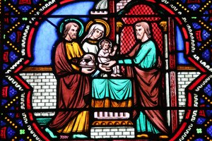 Heilig Hart kerk. Glas-in-loodraam. De presentatie van Jezus in de tempel
