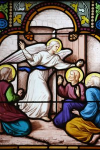 Saint-Corentin kathedraal, Quimper engel glas-in-lood: verschijning aan Sint Petrus, Quimper, Frankrijk