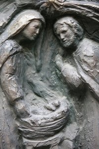 Kerk Saint-Pierre de Montmartre: Notre Dame deurbeeldhouwwerk: Geboorte, Parijs, Frankrijk door Unbekannt
