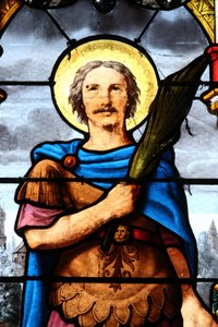 Saint Fargeau kerk. Glas-in-lood raam. Sint Julien door Unbekannt