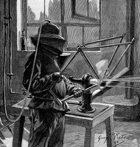 Zandstralen van de verbindingen van een fietsframe, Frankrijk, 1896