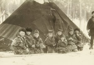Zweden. Lapse kinderen voor een tent door Unbekannt