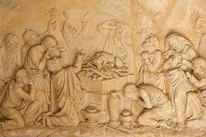 Sculptuur die de priesters van Baäl (Ba