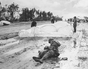 Tweede Wereldoorlog (1939-1945): Noemfoor-eiland (Numfor, Numfoor) (Pacific) 3 juli door Unbekannt