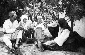 Servische familie vertelt het verhaal van het verdrijven van de Oostenrijkers uit Bosnië, Eerste Wereldoorlog, 1914 door Unbekannt