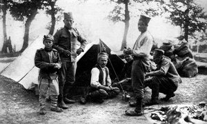 Servische soldaten kamperen, Eerste Wereldoorlog, 1914