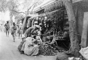 Shisha-winkel, Howshera, 1917 door Unbekannt
