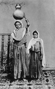Sindh waterdragers, India, 1917