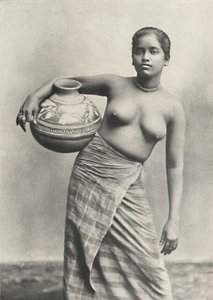 Singhalesin des Niederlands zonder de gebruikelijke bovenkleding, 1926 door Unbekannt
