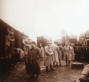 Soldaten op weg naar de Somme, Epernay, Noord-Frankrijk, ca. 1914-ca. 1918 door Unbekannt