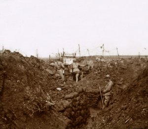 Soldaten in de loopgraven, Massiges, Noord-Frankrijk, ca. 1914-ca. 1918