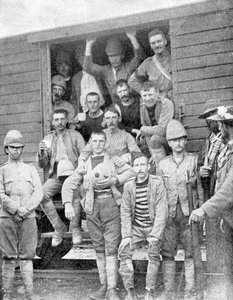 Soldaten van de 18e Huzaren in de trein naar Pretoria, Zuid-Afrika, Boerenoorlog, 1900