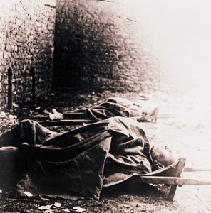 Soldaten op brancards, ca. 1914-1918 door Unbekannt