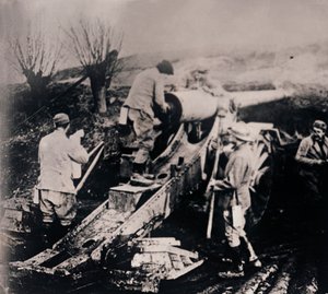 Soldaten met zware artillerie