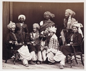 Zonen van Nowroz Khan met bedienden, circa 1878