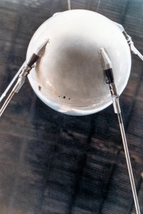 Spoetnik 1, Russische satelliet, 1957 door Unbekannt