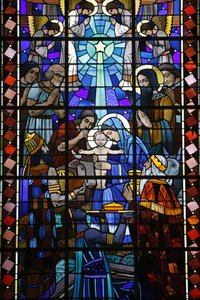 Glas-in-lood in Notre Dame du Rosaire katholieke kerk: Geboortetafereel, Saint-Ouen, Frankrijk