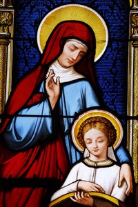 Glas-in-loodraam in Saint-Louis kathedraal: Maria onderwezen door haar moeder Anna, Blois, Frankrijk door Unbekannt
