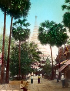 Straat leidend naar de Shwedagon Pagode, Rangoon, Birma, late 19e of vroege 20e eeuw door Unbekannt