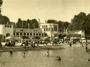 Zwemmen in het Traunsee-meer, Gmunden, Opper-Oostenrijk, ca. 1935