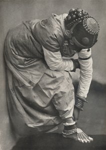 Tamulin met voet- en hoofdsieraad, 1926 door Unbekannt