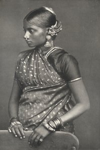 Tamulin met sieraden, 1926 door Unbekannt