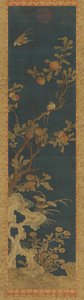 Tapijt: vogels, perzikboom, rotsen en bloemen op een blauwe achtergrond, Qing dynastie, 1644-1911 door Unbekannt