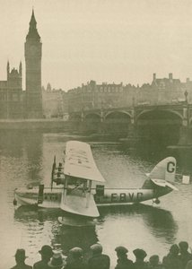 De Calcutta watervliegtuig aangemeerd in de Theems tegenover het Parlement, 1927