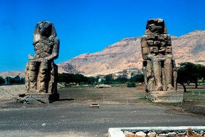 De Kolossen van Memnon, nabij de Vallei der Koningen, Egypte