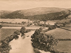 De Dee-vallei, vanaf Glendowers Mound, 1902 door Unbekannt